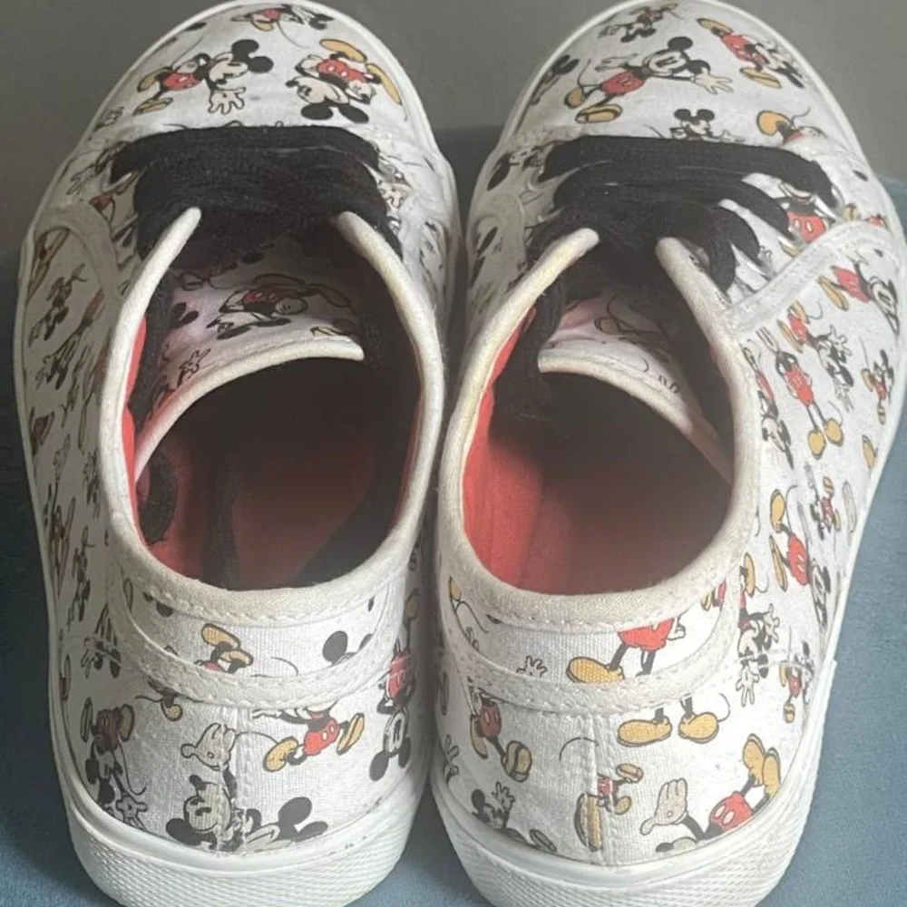 Mickey Mouse Disney and Friends‎ Low Top Lace Up Sneakers Shoes  Sz 7 Cartoon